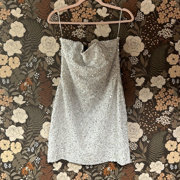 NWT retrofete Heather Dress in Silver & White size large - Picture 4 of 8